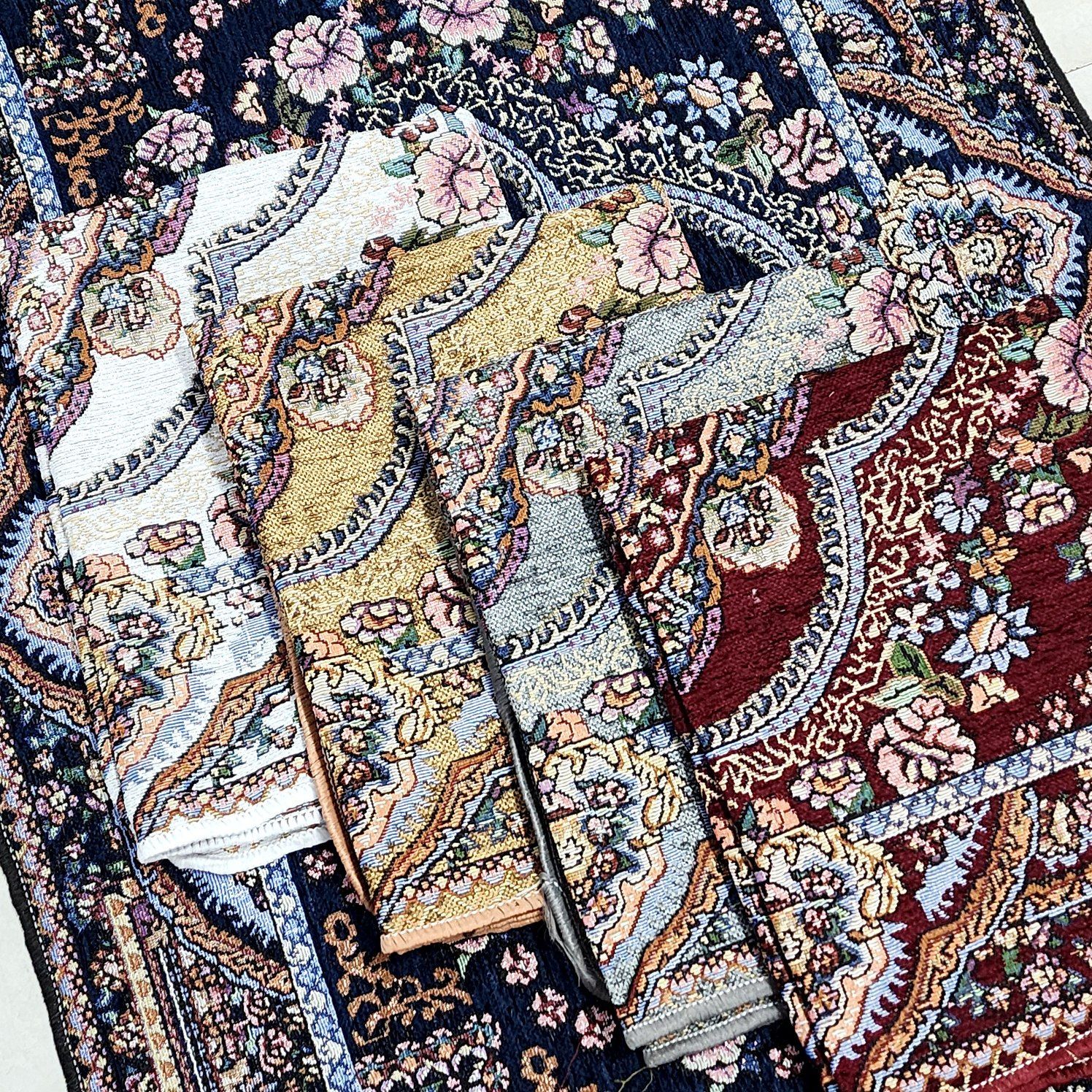 روفرشی مخمل زرک دار